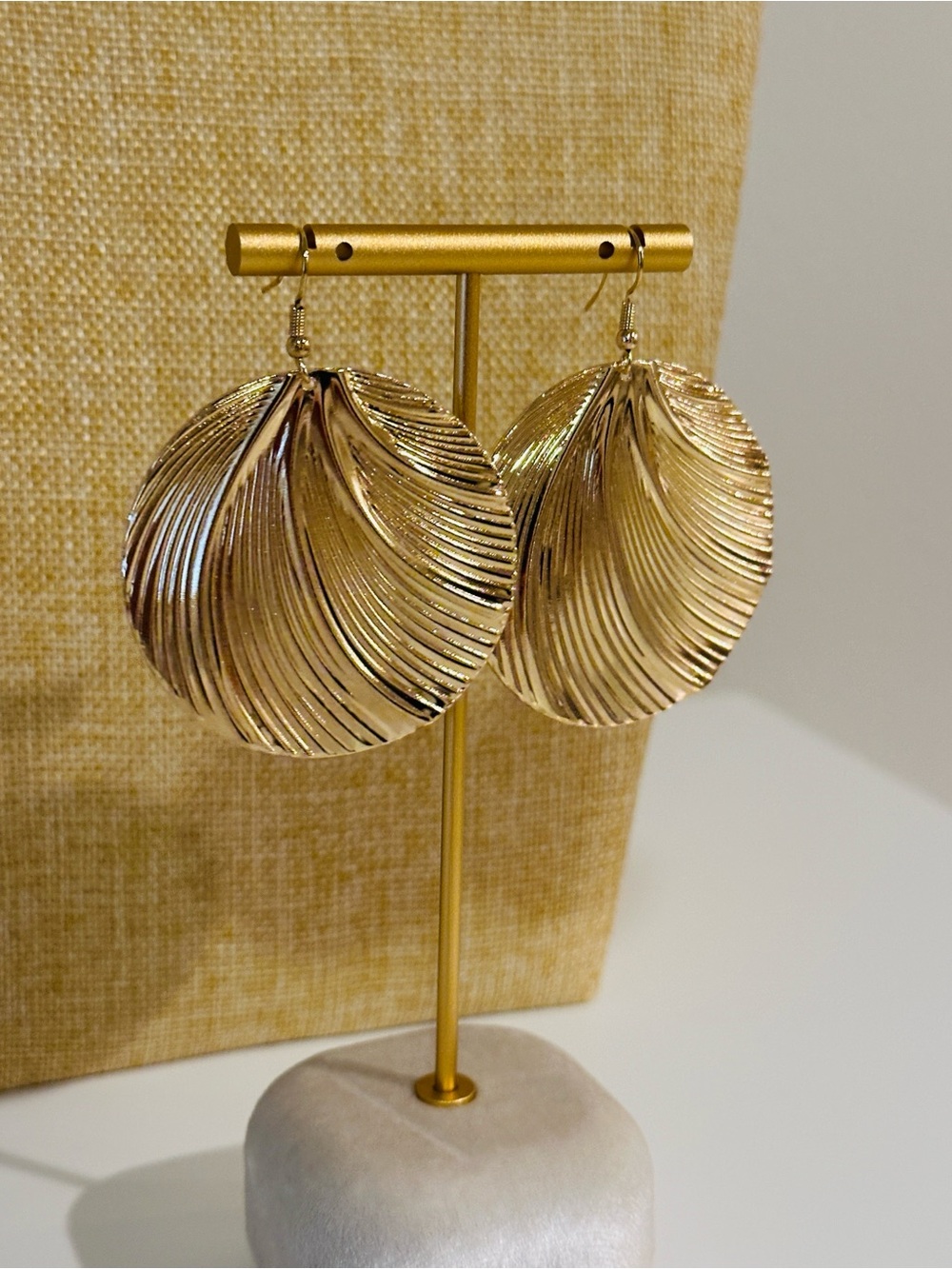 Fashion Jewelry Gold Sculpted Disc Drop Earrings - Women Jewelry
